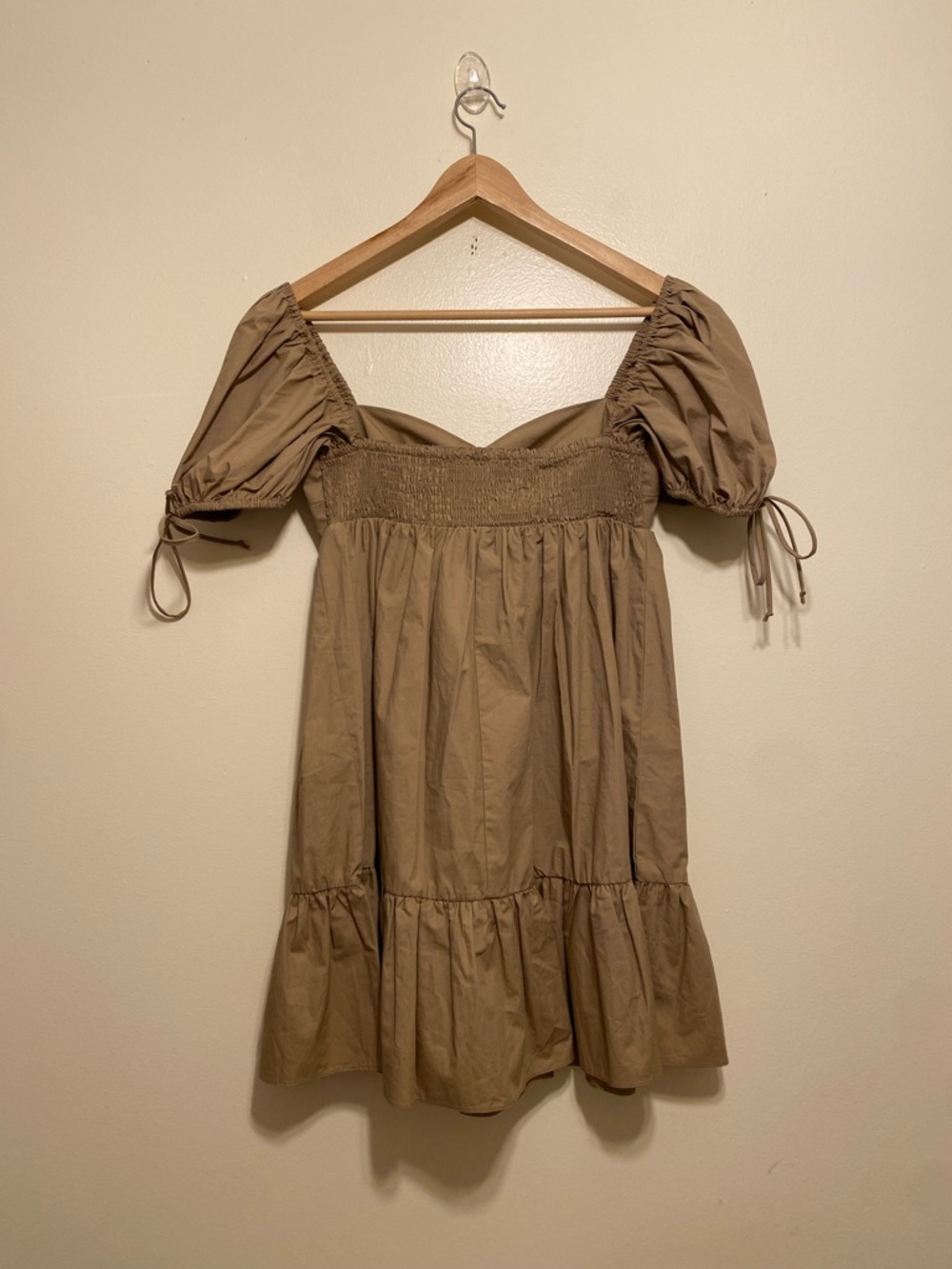 NATI BABY DOLL Puff Sleeve Babydoll Dress in Taupe. Size L. New